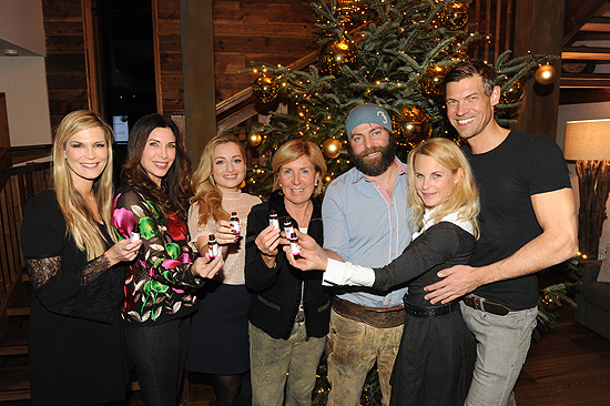 Verena Wriedt mit Alexandra Polzin und Grazia Stallone (Regulat Beauty), Maria Wolf, Alexander Wolf Schwabl (Alpin Juwel) und Sonja Kiefer und Freund Cedric Schwarz  4. Geburtstag Hotel Alpin Juwel, Start der Wintersaison in Saalbach Hinterglemm, Österreich am 12.12.2016 Foto / (c) Goran Nitschke/ BrauerPhotos/ BrauerPhotos